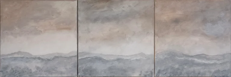 Trois toiles de peinture réalisées par Vincent Tripard représentant un paysage de montagne